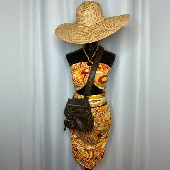 Psychedelic Design Ruched Ring Halter Top and Skirt - Picture 1 of 8